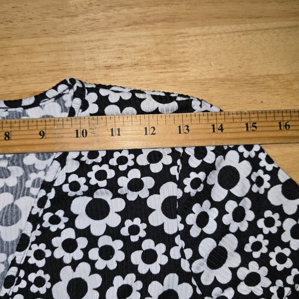 70s Style Rebellious Dreamer Flower Power Crop Top Size M Black and White - Picture 5 of 7